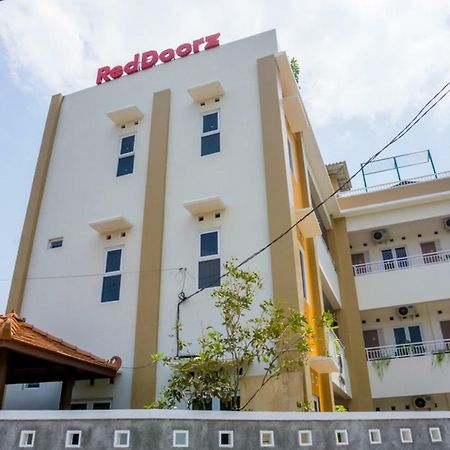 Hotel Reddoorz Syariah Near Taman Pelangi Monjali Melati Exterior foto
