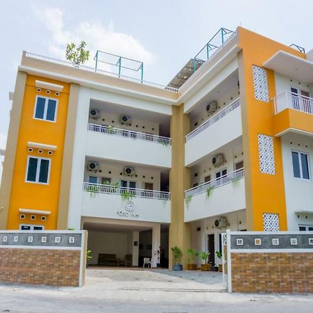 Hotel Reddoorz Syariah Near Taman Pelangi Monjali Melati Exterior foto