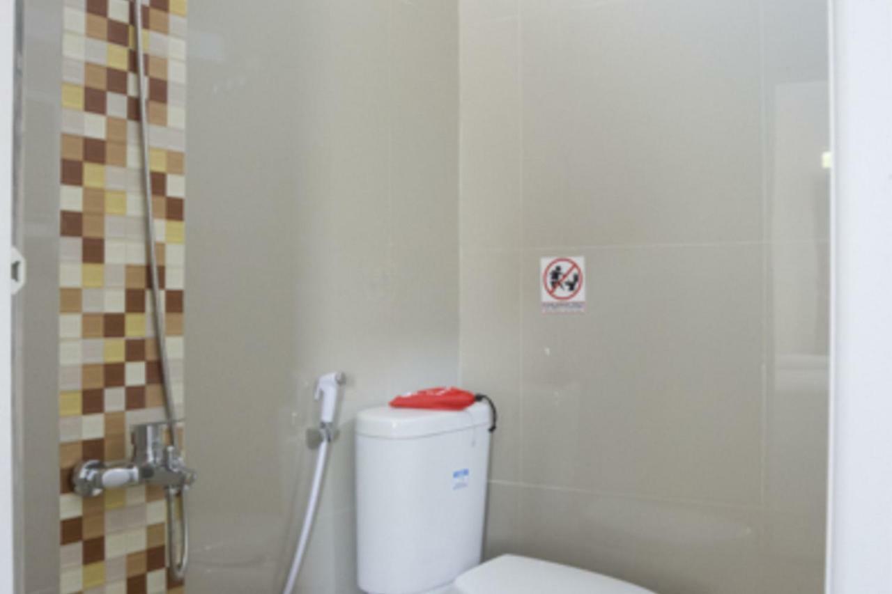 Hotel Reddoorz Syariah Near Taman Pelangi Monjali Melati Exterior foto